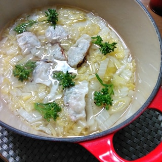 白菜と餃子のスープ鍋